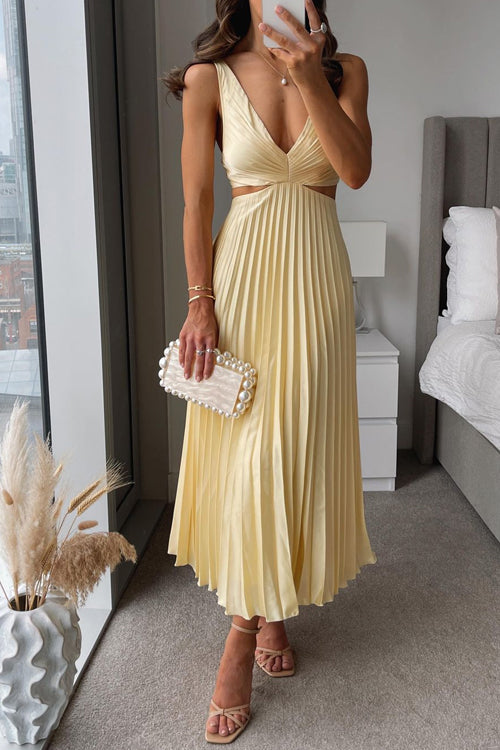Caroline | Langes Plissiertes Kleid mit Ausschnitten – Moderne Eleganz 