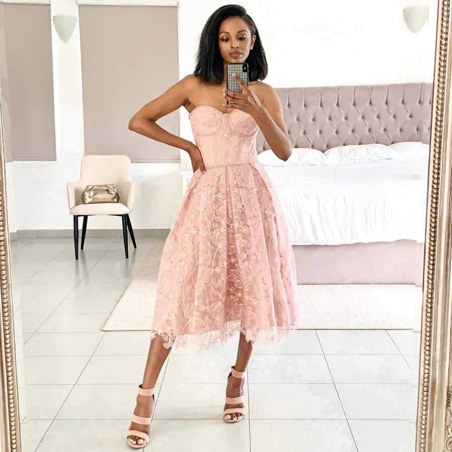 Livia | Midi-Bustierkleid – Strukturierte Eleganz und Weiblichkeit 