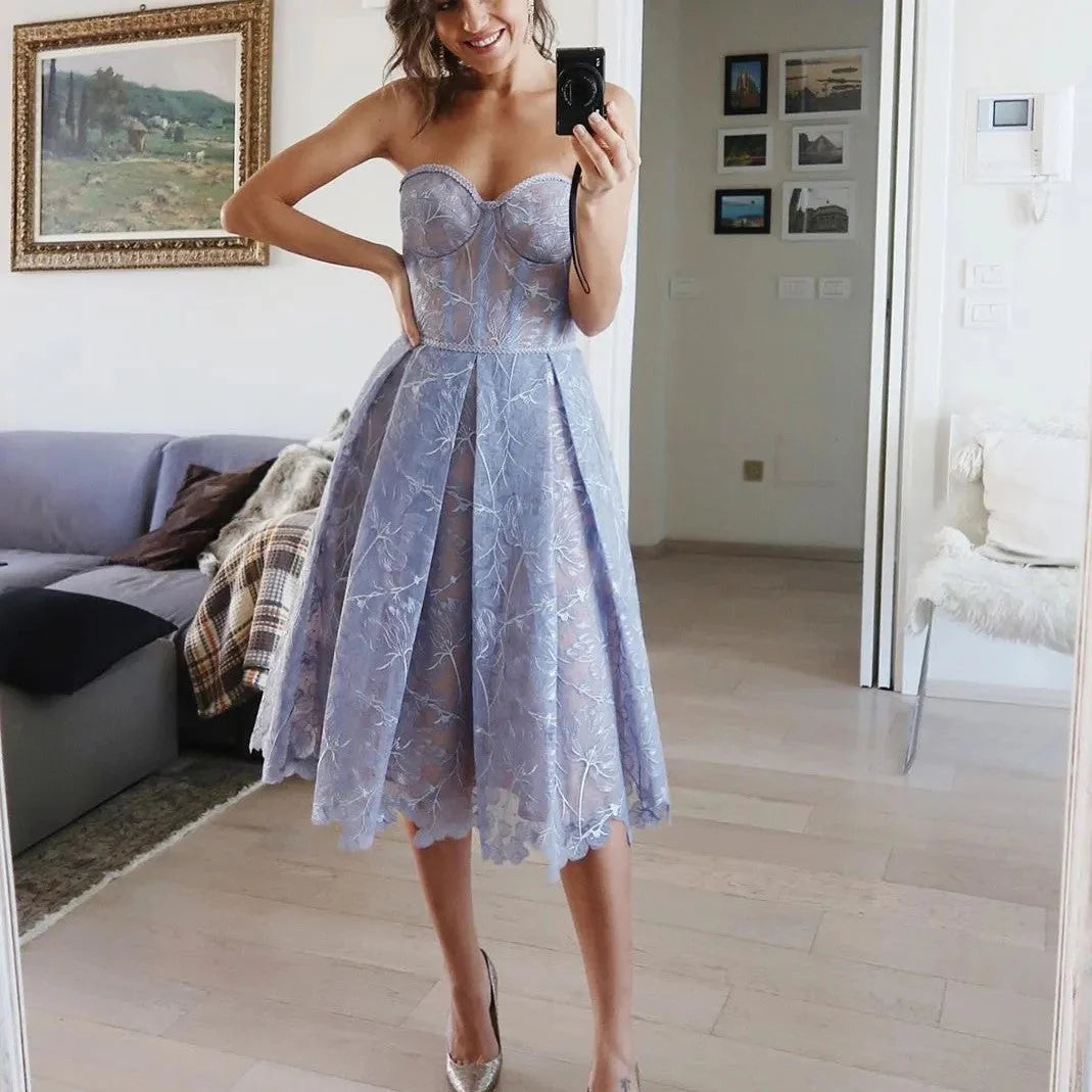 Livia | Midi-Bustierkleid – Strukturierte Eleganz und Weiblichkeit 