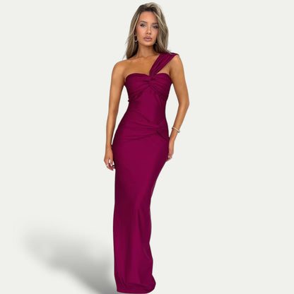 Carla | Robe Moulante Élégante – Longueur Maxi Et Détail Asymétrique